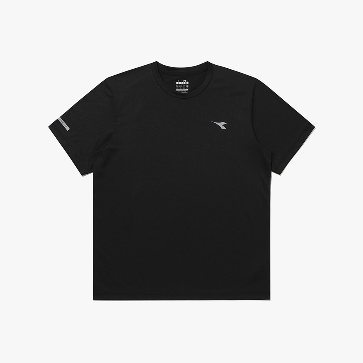디아도라(diadora) 베이직 로고 퍼포먼스 반팔 티셔츠 BLACK