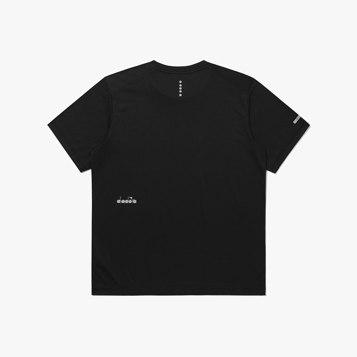 디아도라(diadora) 베이직 로고 퍼포먼스 반팔 티셔츠 BLACK