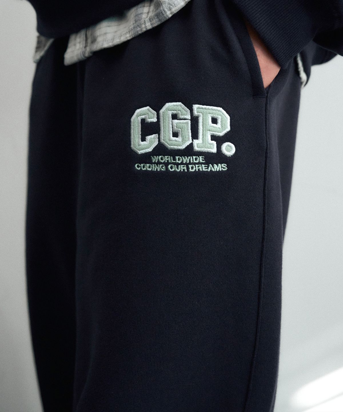 코드그라피(CGP) CGP 아치 로고 트레이닝 팬츠_네이비
