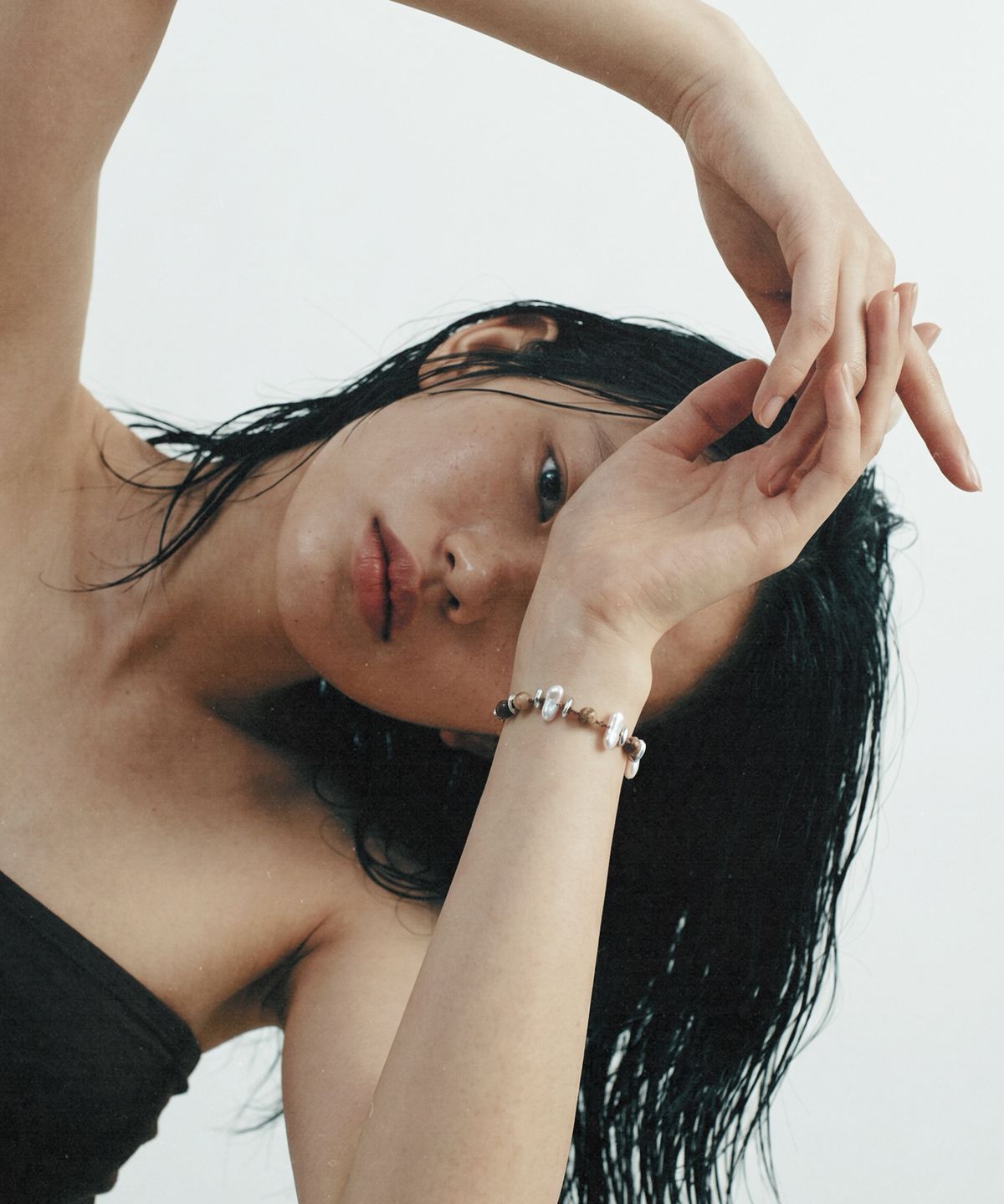 루바티(RUBATI) 테라 헤머타이트 진주 브레이슬릿_브라운