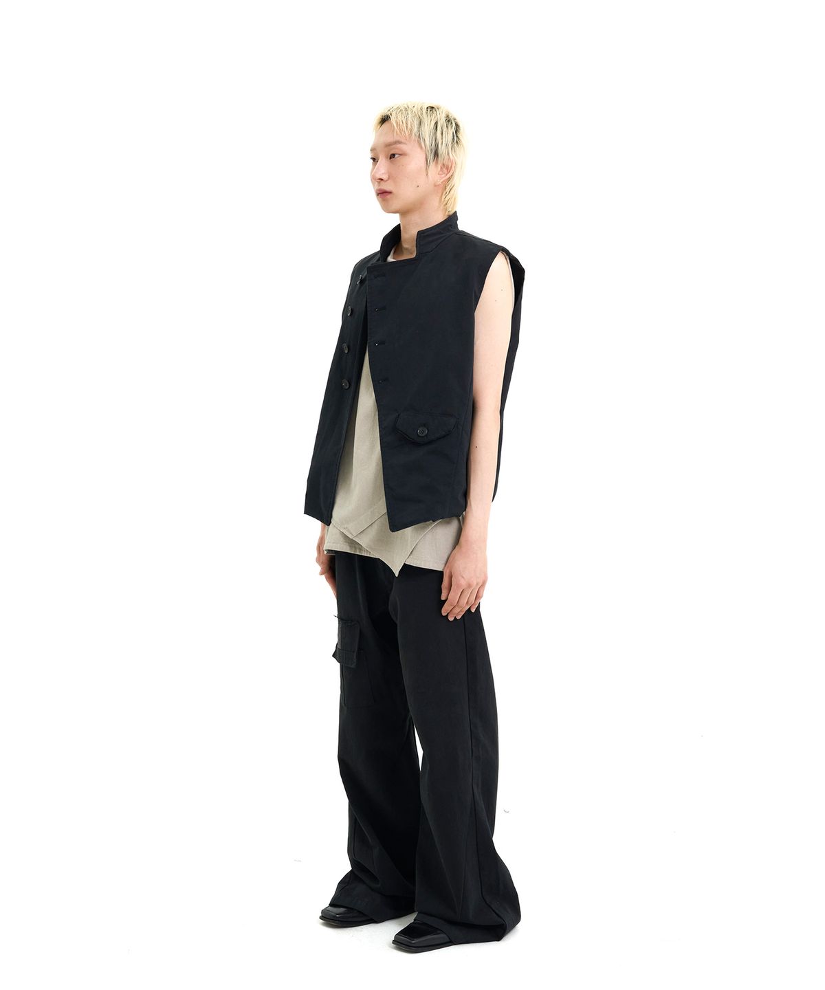 래크로프(LACKROPE) ASYMMETRIC RAW CUT VEST - BLACK