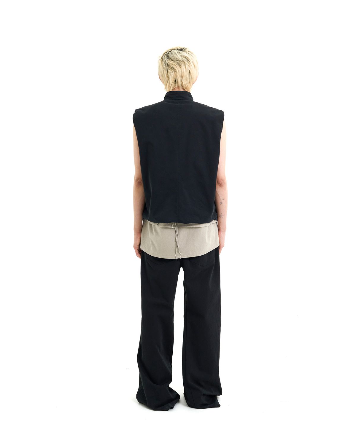 래크로프(LACKROPE) ASYMMETRIC RAW CUT VEST - BLACK