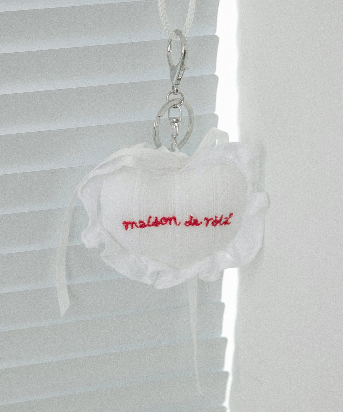 로라로라(ROLAROLA) HEART KEYRING WHITE