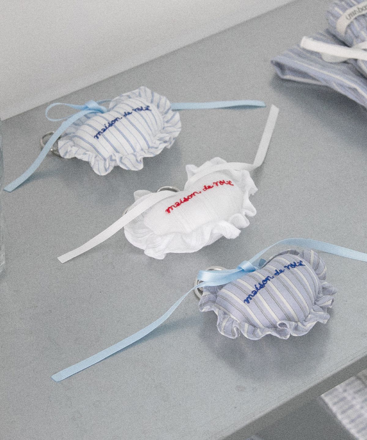 로라로라(ROLAROLA) HEART KEYRING LIGHT BLUE