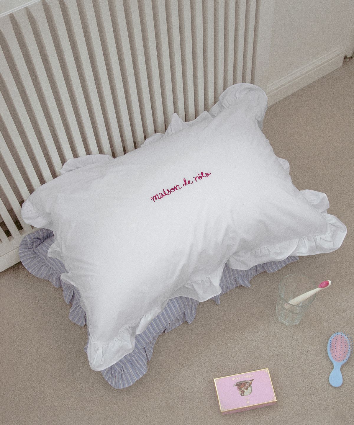 로라로라(ROLAROLA) MAISON DE ROLA EMBROIDERY PILLOW COVER OFF WHITE
