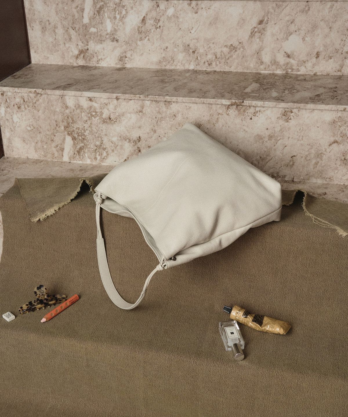 포이베(FOIVE) 폴리아 숄더 FOLIA Shoulder Ivory