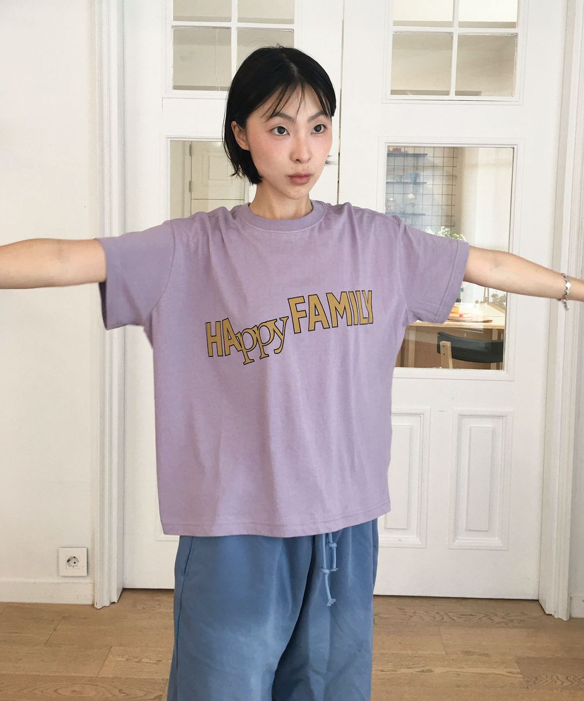 유니버스 가먼트(UNIVERSE GARMENT) Happy 패밀리 크롭 티셔츠_PURPLE