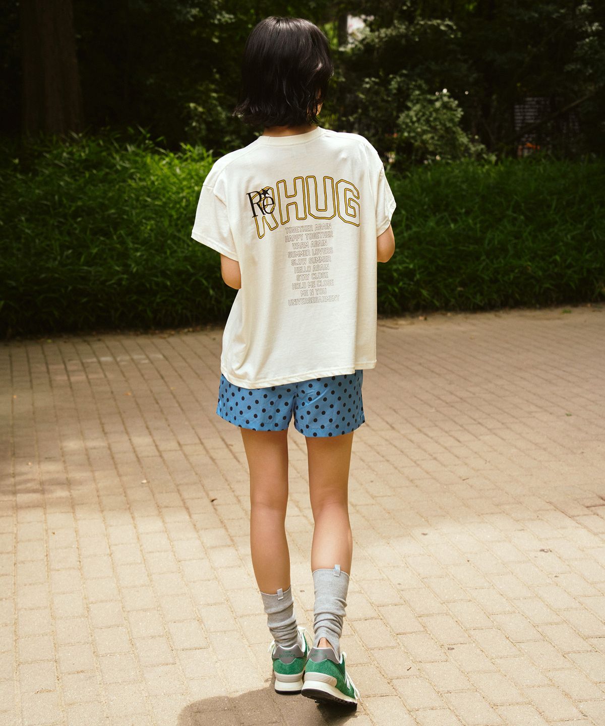 유니버스 가먼트(UNIVERSE GARMENT) Happy 패밀리 크롭 티셔츠_IVORY
