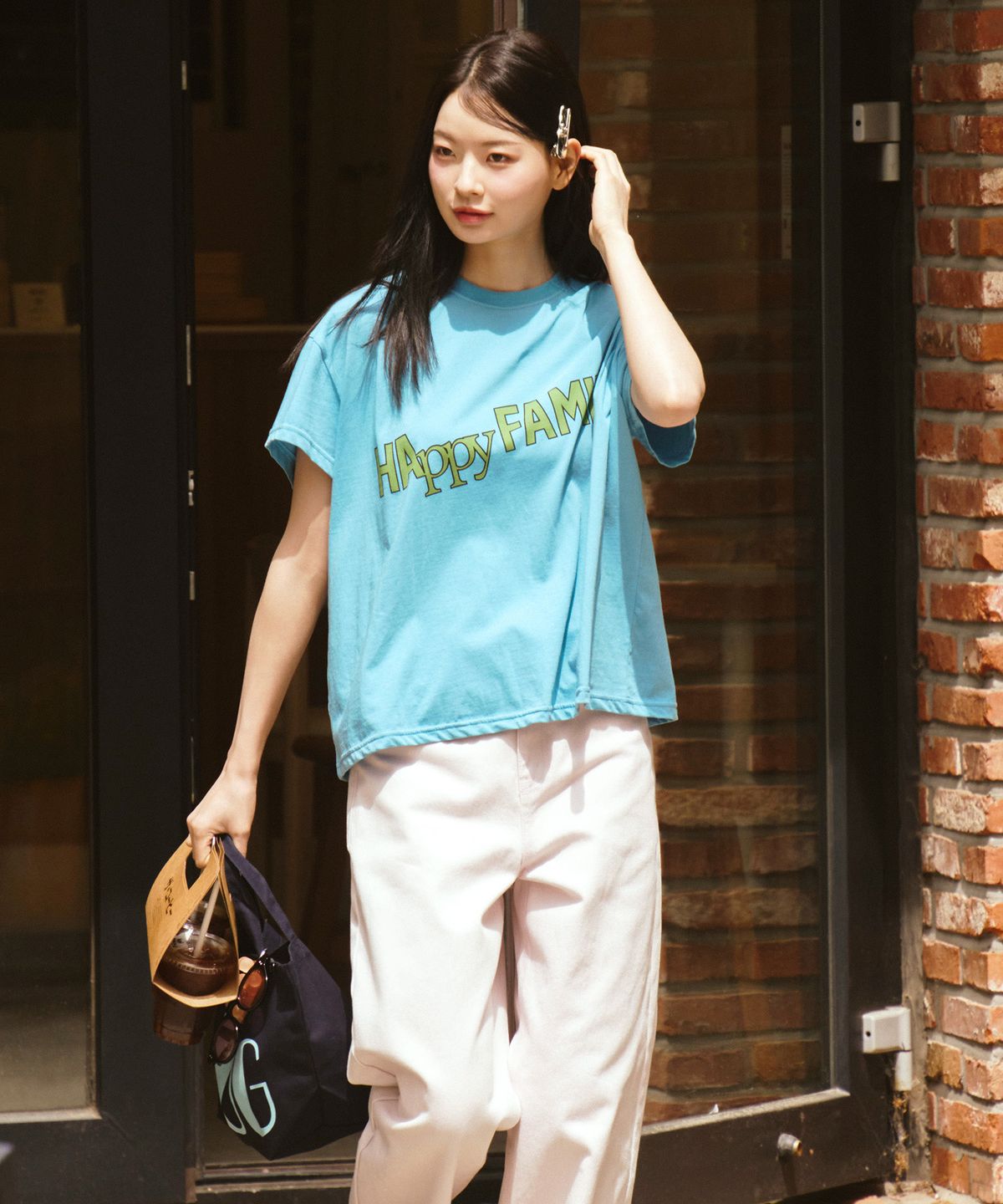 유니버스 가먼트(UNIVERSE GARMENT) Happy 패밀리 크롭 티셔츠_BLUE