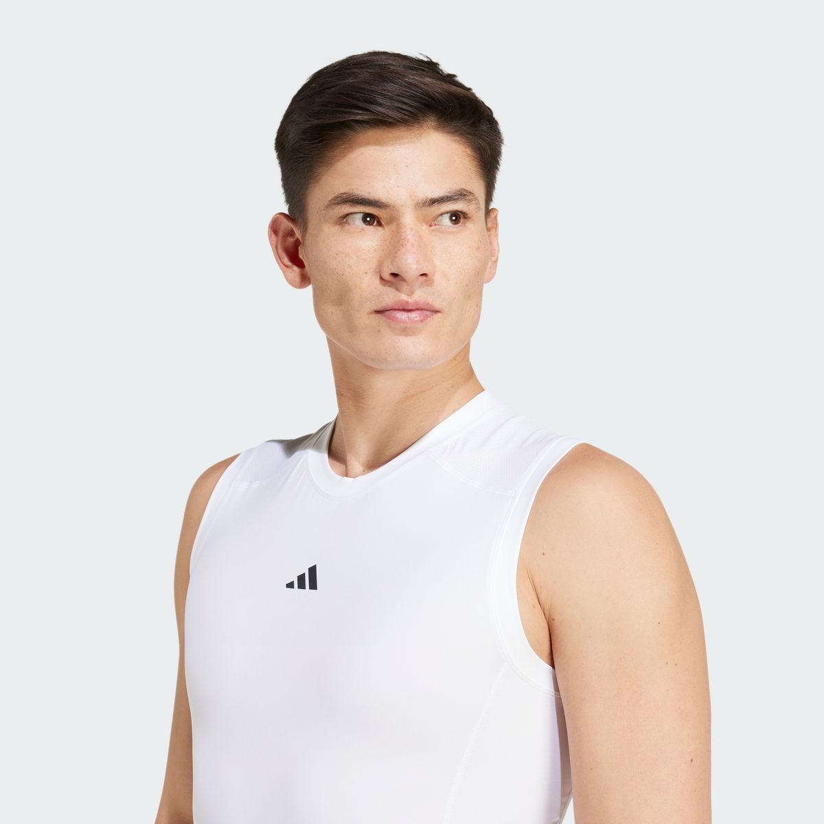 아디다스(ADIDAS) 테크핏 컴프레션 트레이닝 슬리브리스 티셔츠 JE6695