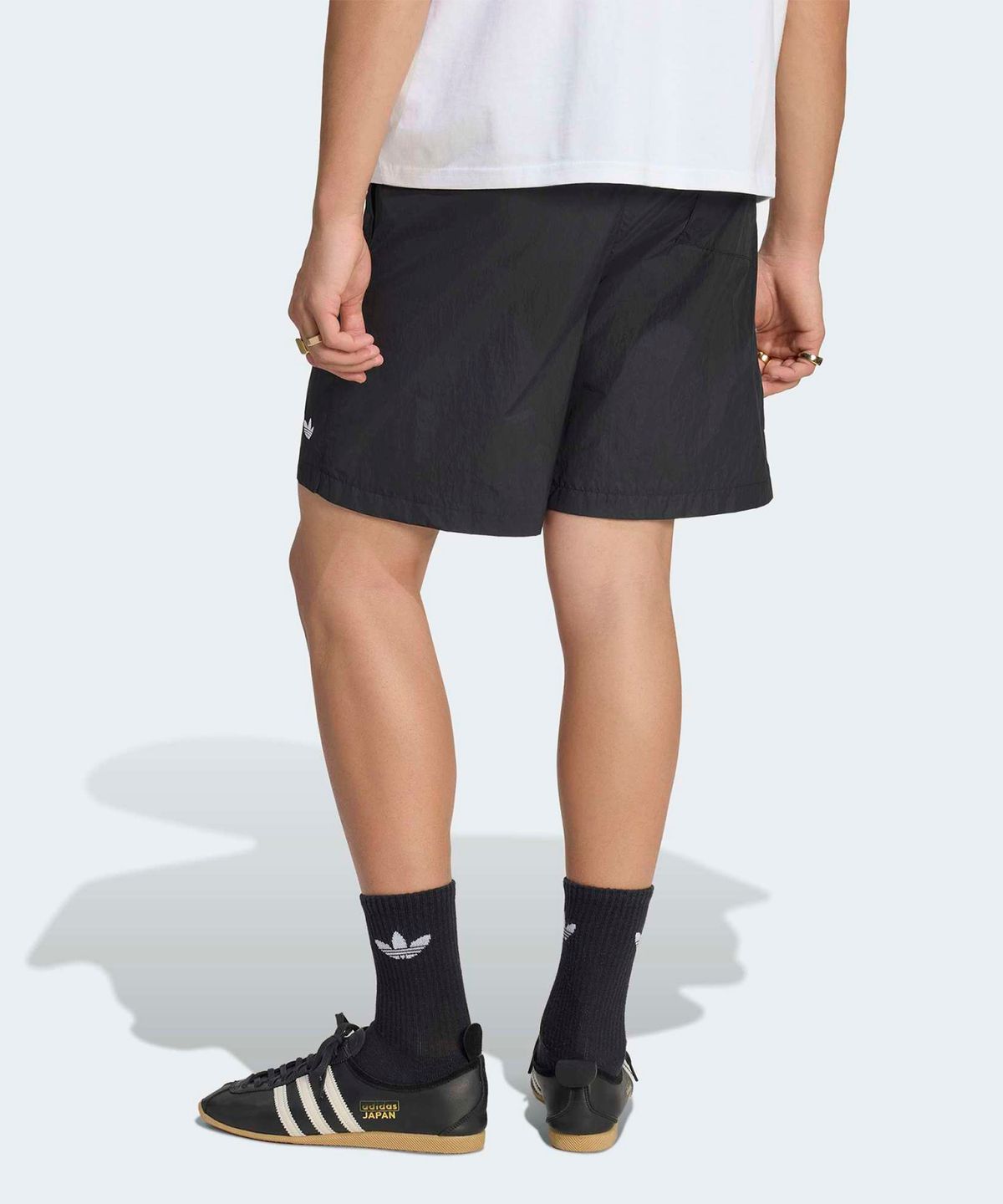 아디다스(ADIDAS) 트레포일 에센셜 우븐 숏 팬츠 - 블랙 / KR3467