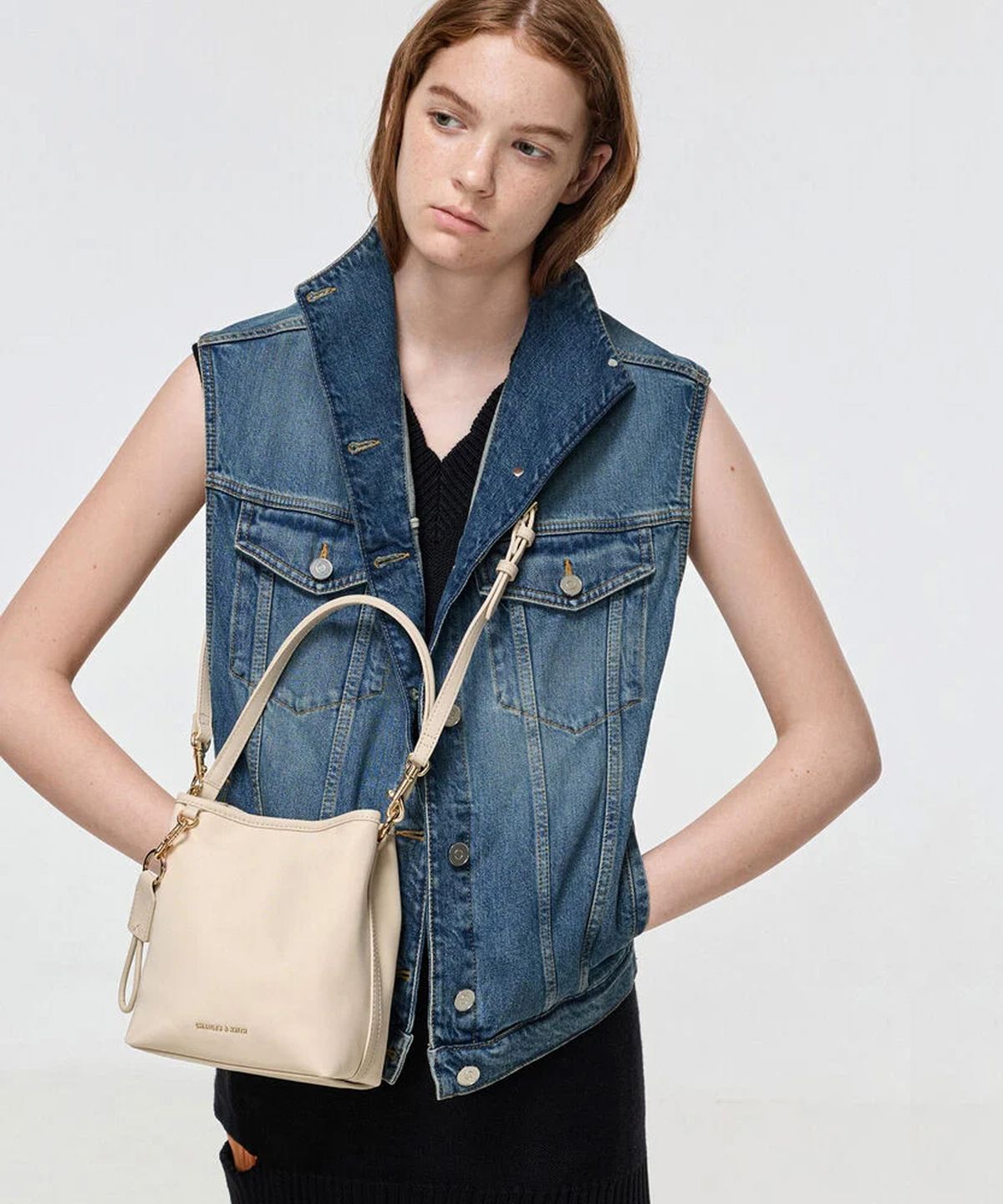 찰스앤키스(CHARLES & KEITH) 레비 나일론 버킷백 3colors CK2-10782830