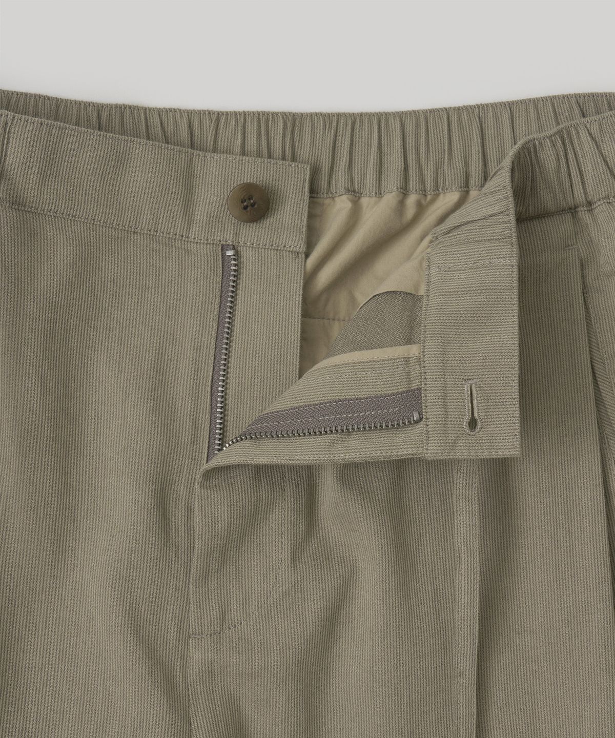 어나더 오피스(ANOTHER OFFICE) Pique Chambray Easy Pants (Khaki-Stripe)