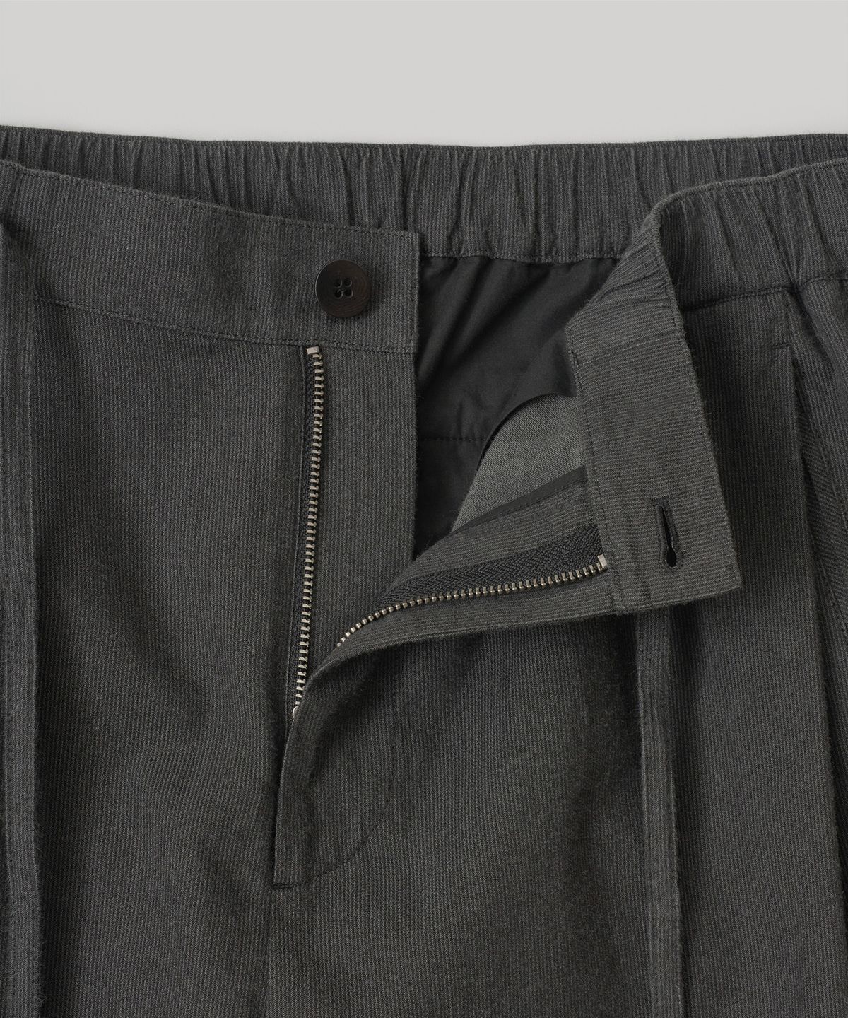 어나더 오피스(ANOTHER OFFICE) Pique Chambray Easy Pants (Black-Stripe)