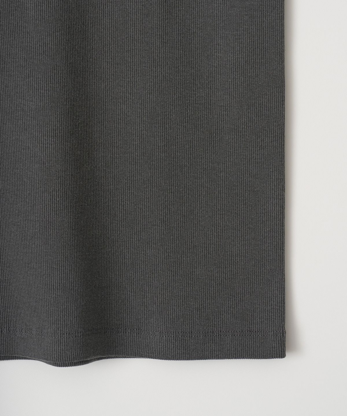 어나더 오피스(ANOTHER OFFICE) Dyed Ribbed Scoop Neck Tank (Charcoal)