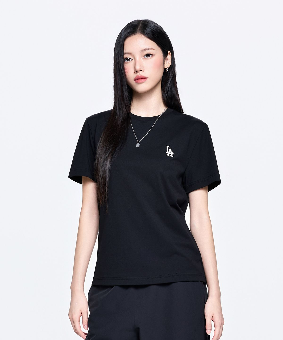 엠엘비(MLB) 베이직 스몰로고 레귤러핏 반팔 티셔츠 LA (Black)