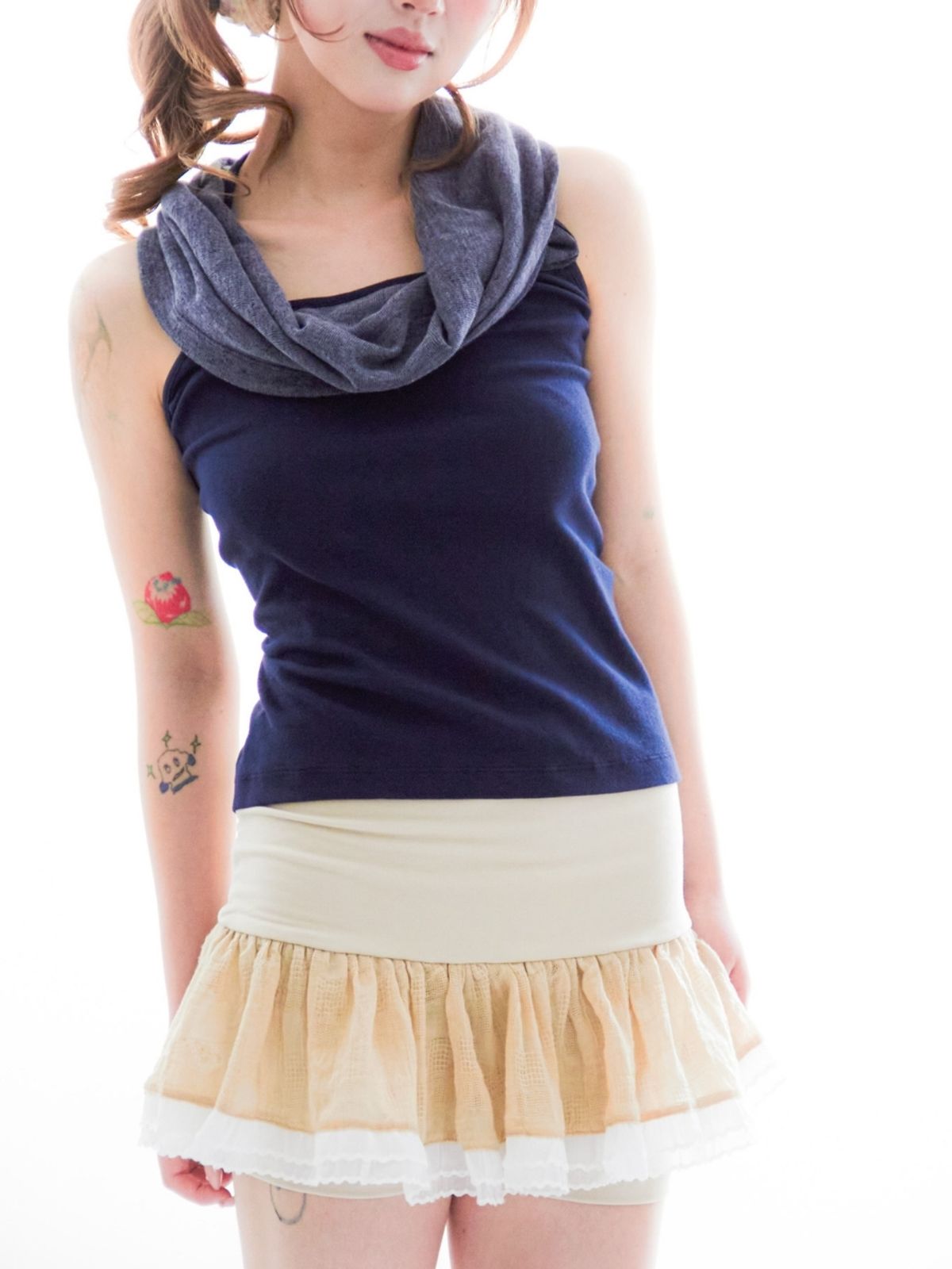 구름킴(GULEMKIM) Flower bud pants and skirts (2 colors)
