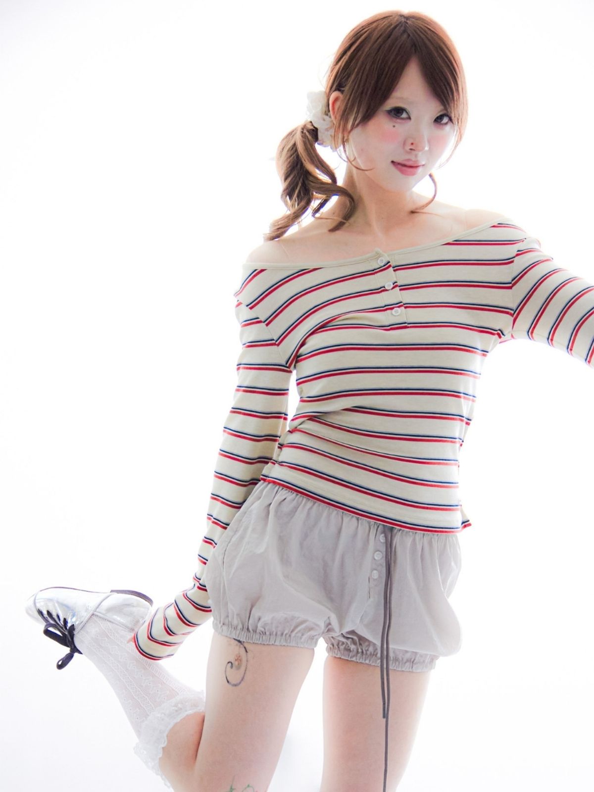 구름킴(GULEMKIM) Vintage Stripe Button Sleeved Top