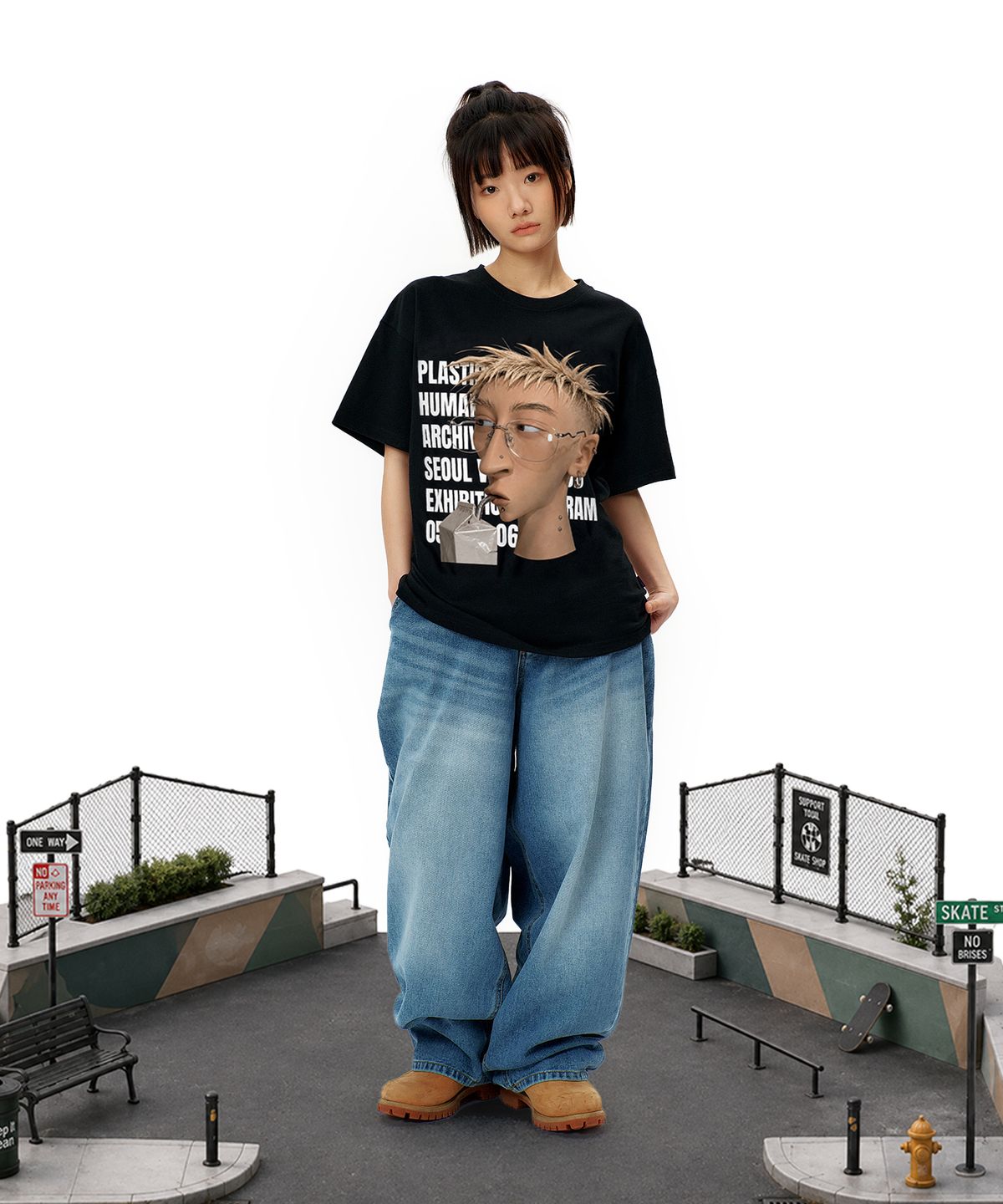 라퍼(LAUGHER) 플라스틱 휴먼 티셔츠 - 블랙