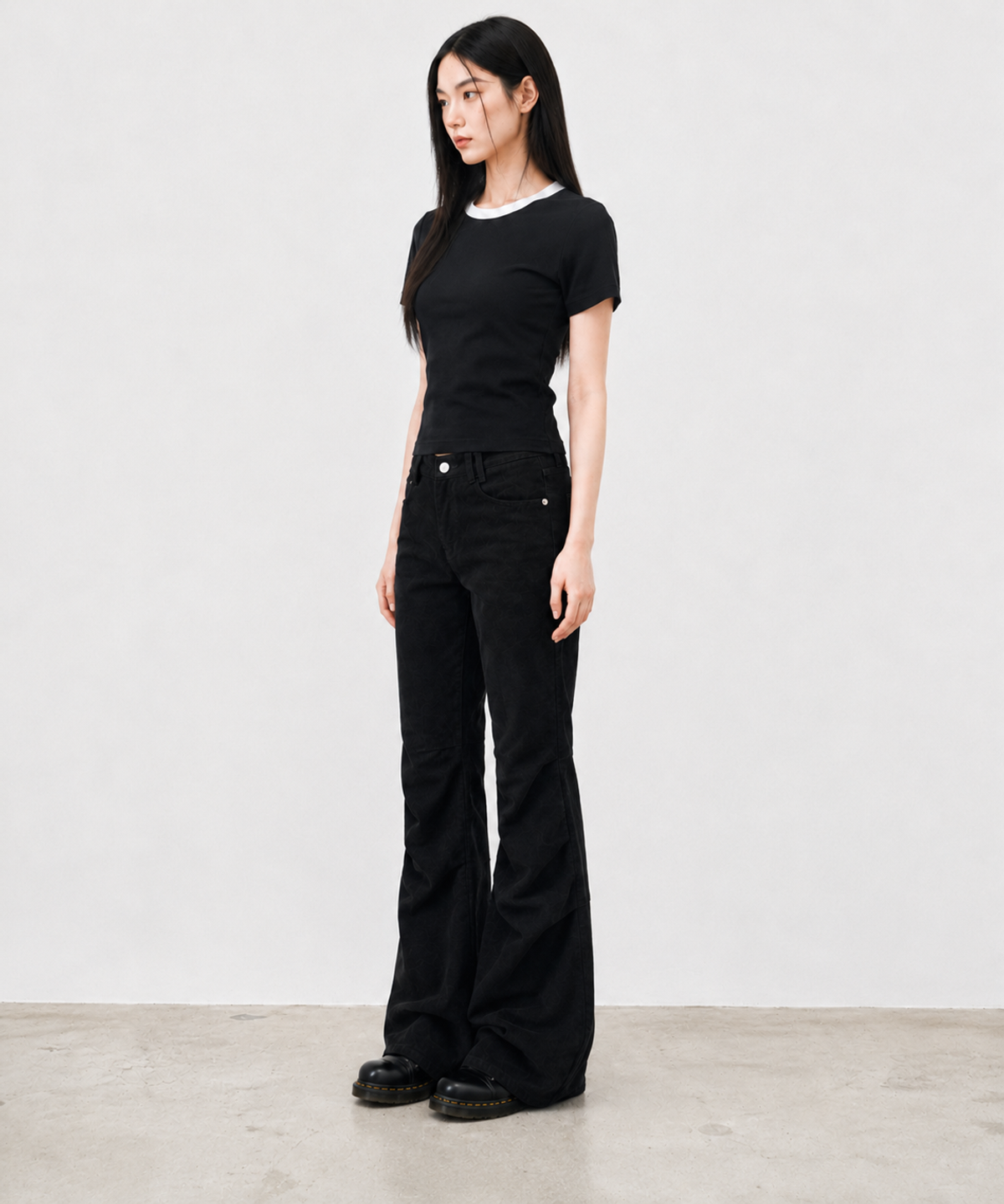 에이던엠(ADERNM) CONTRAST NECK CROP T-SHIRTS (BLACK)