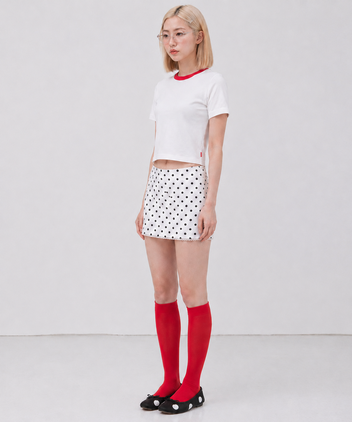 에이던엠(ADERNM) CONTRAST NECK CROP T-SHIRTS (WHITE)