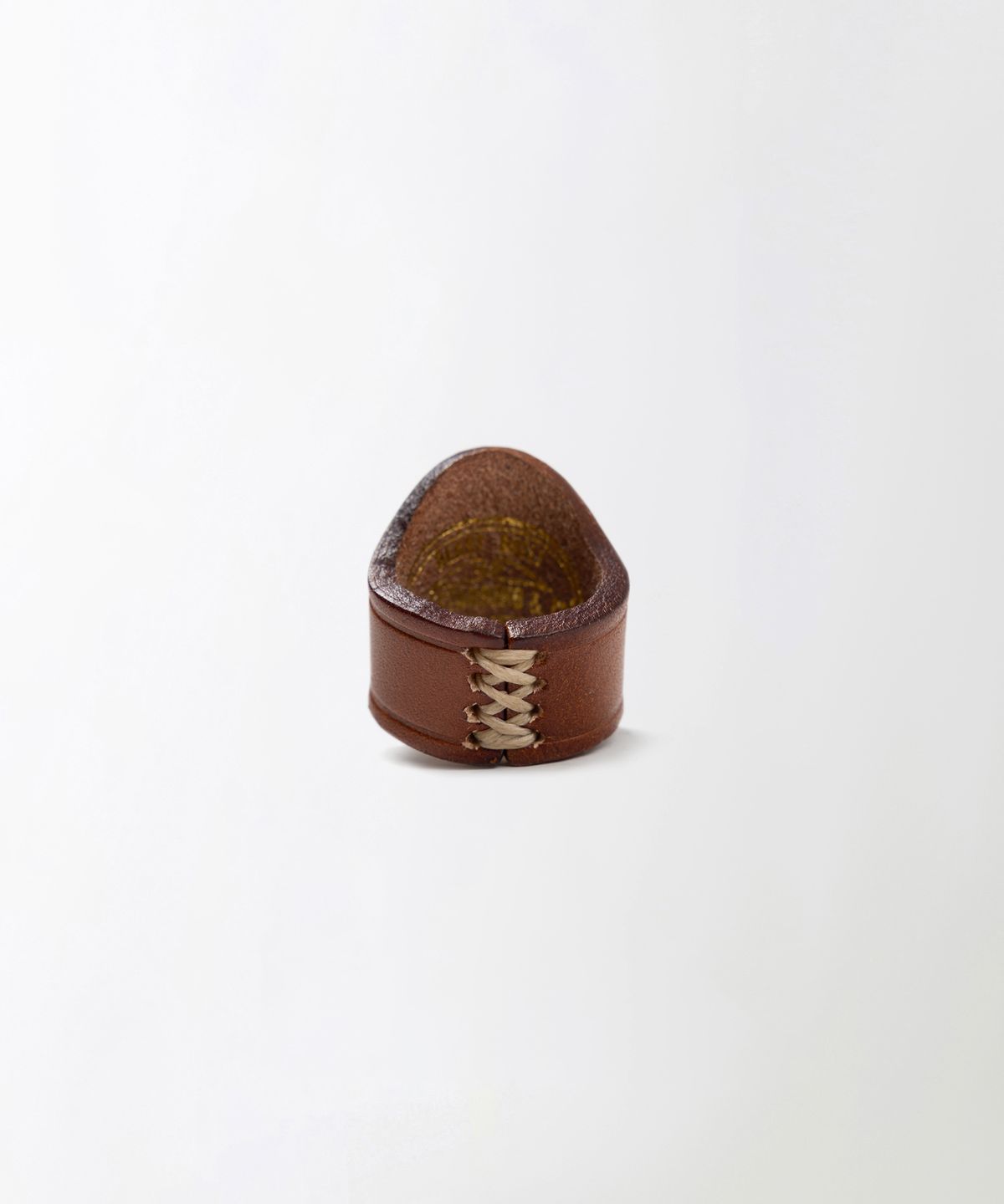 아웃스탠딩(OUTSTANDING) LEATHER BANDANA TOGGLE_BROWN