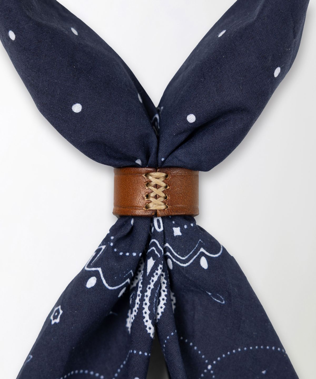 아웃스탠딩(OUTSTANDING) LEATHER BANDANA TOGGLE_BROWN