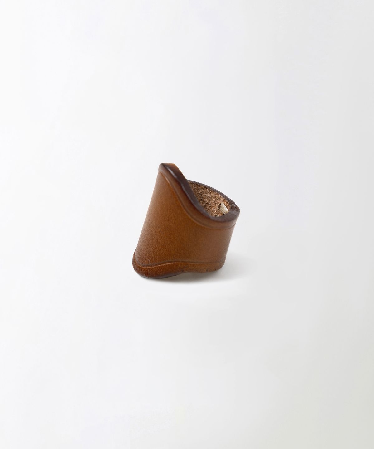 아웃스탠딩(OUTSTANDING) LEATHER BANDANA TOGGLE_BROWN