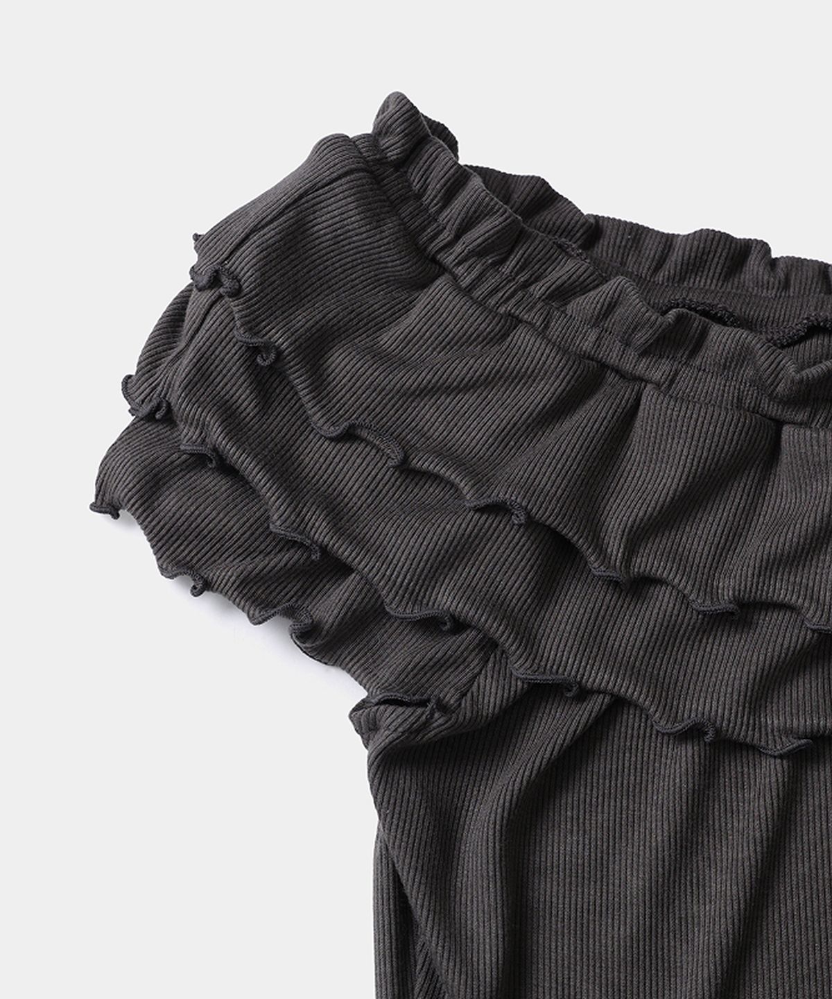 루펀(LOOFUN) Floral Tencel Ruffle Tee / 플로랄 텐셀 러플 티 [Charcoal]
