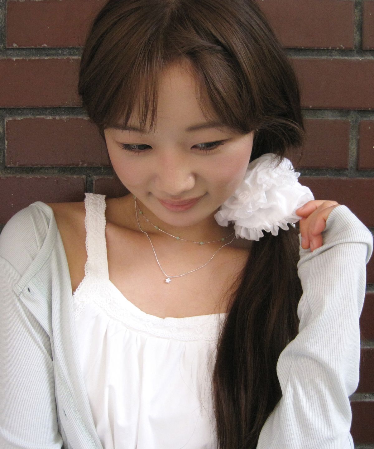 둥그런(DUNGEUREON) White Rose Scrunchie