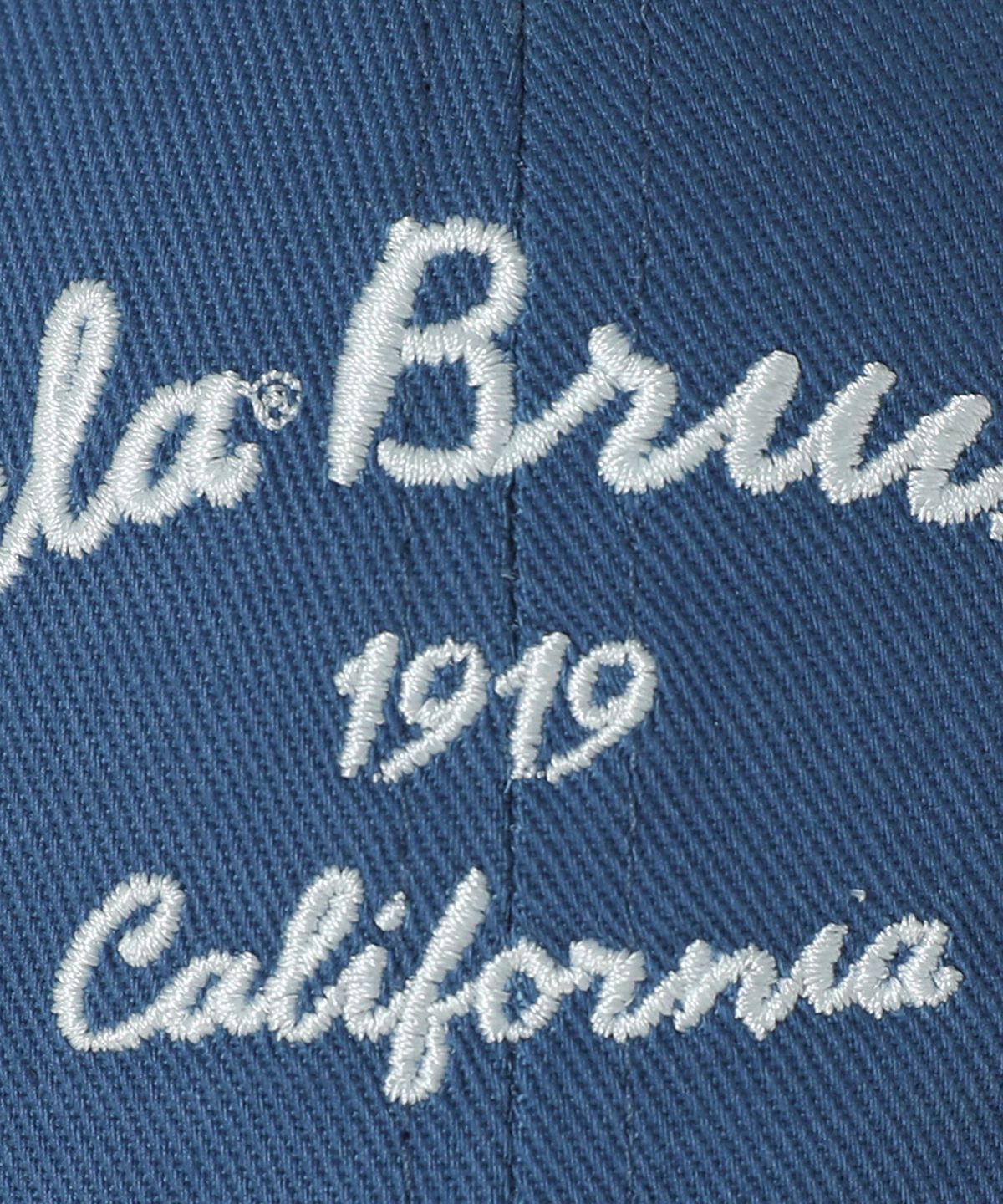 유씨엘에이(UCLA) 남녀공용 캘리그라피 로고 볼캡(UCRACA2)