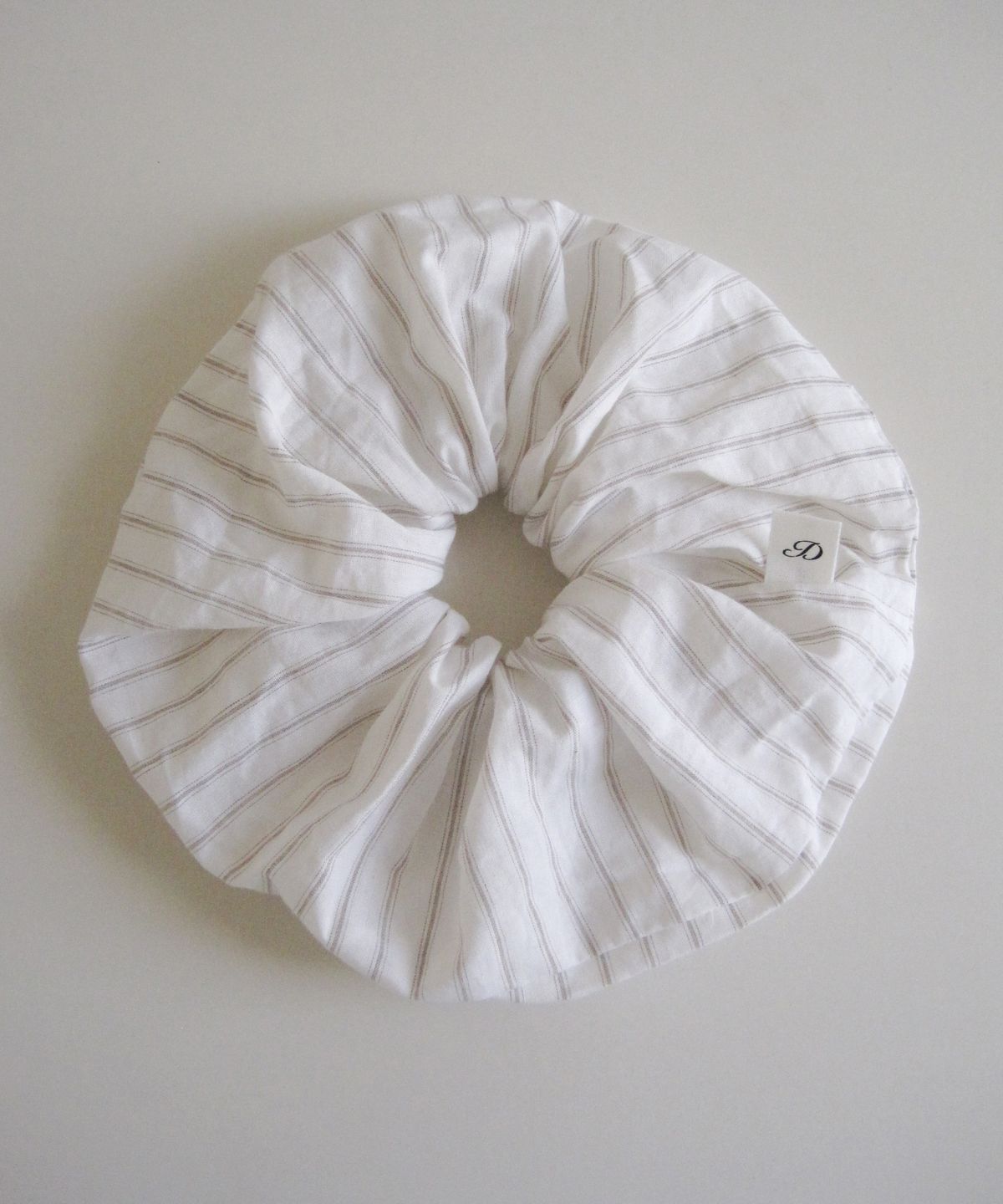 둥그런(DUNGEUREON) Pure Stripe Scrunchie (Brown)