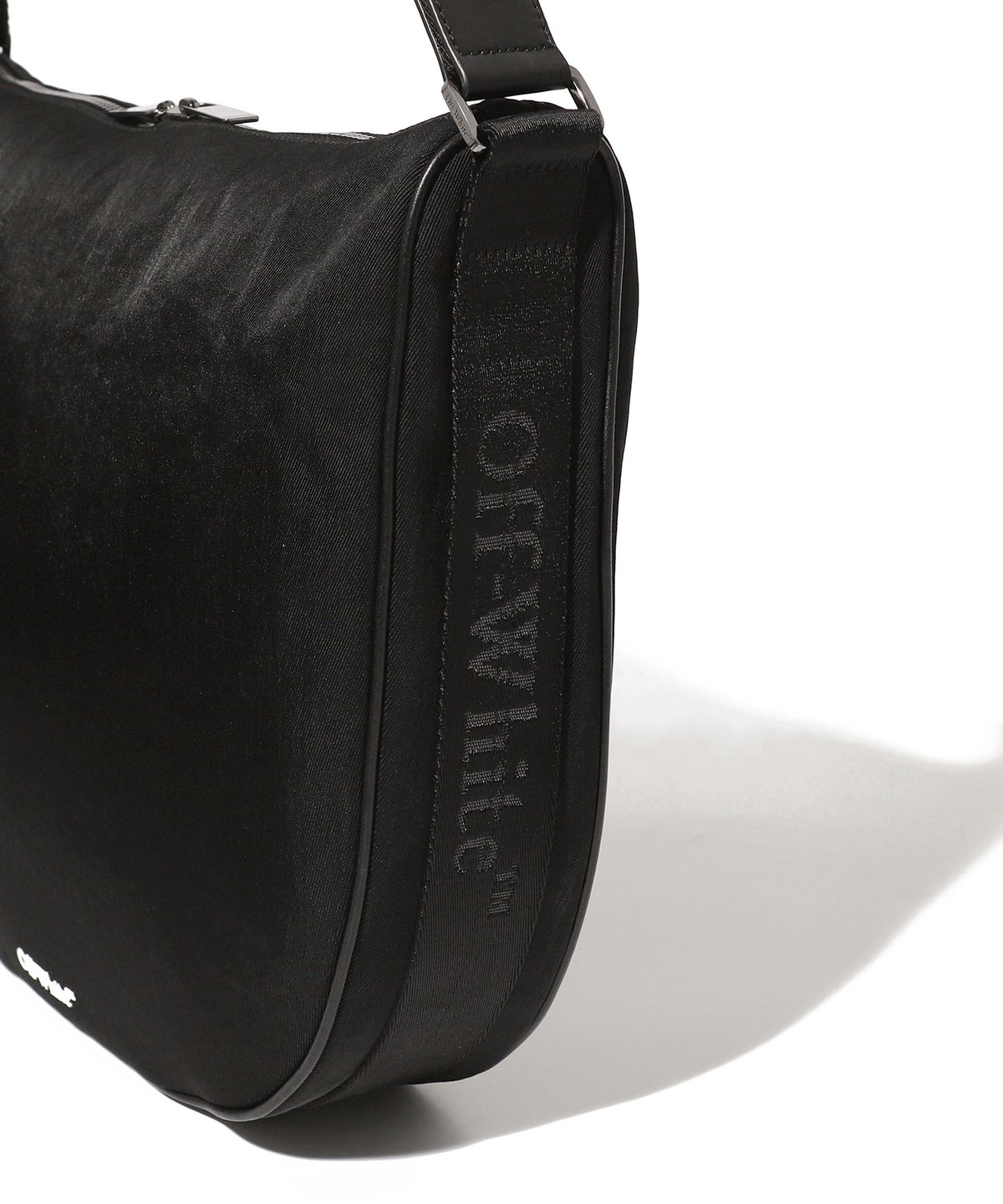 오프화이트(OFF-WHITE) Halfmoon Shoulder Bag L (Black)