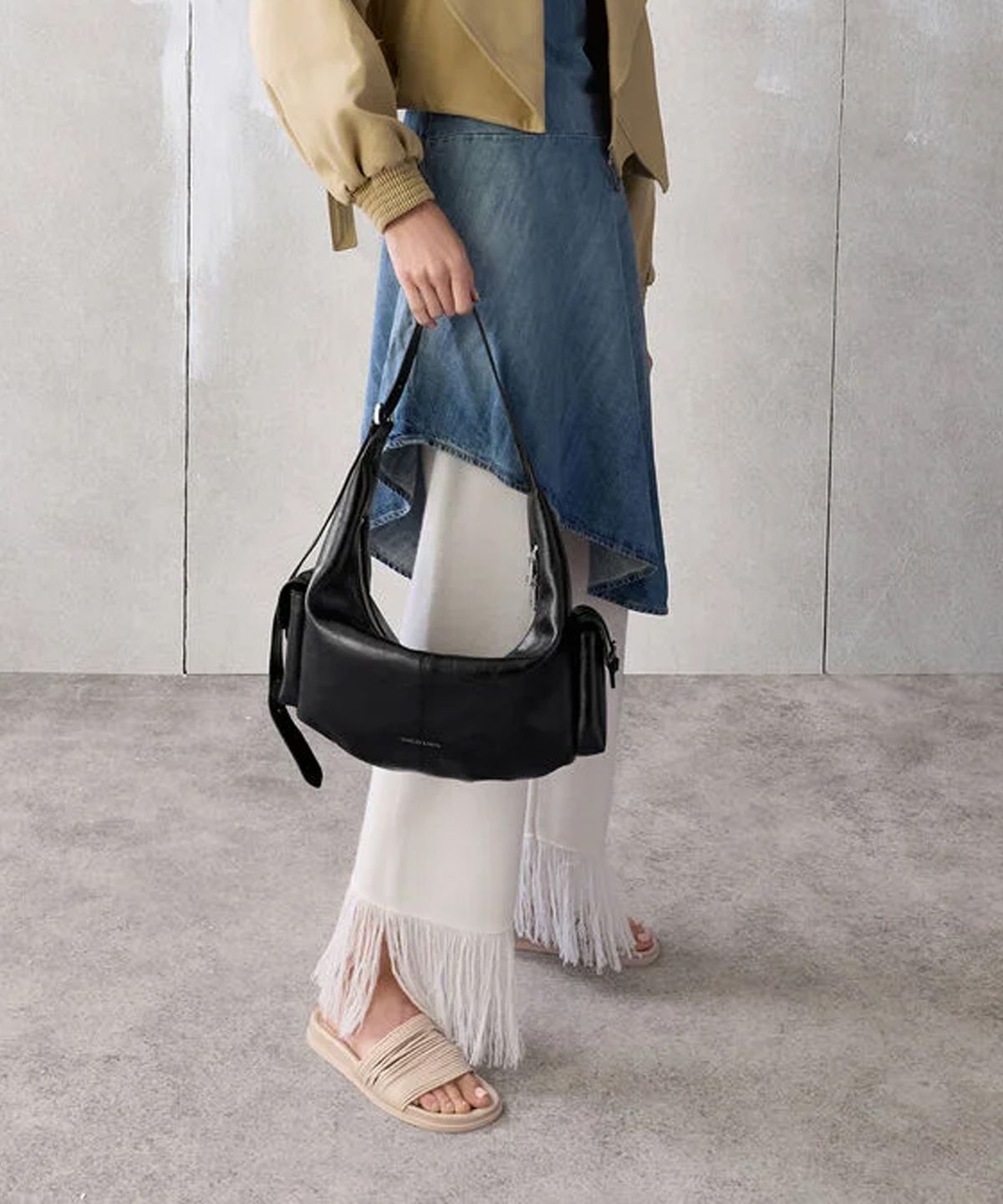 찰스앤키스(CHARLES & KEITH) 라지 베시 사이드 포켓 호보백 CK2-80782833