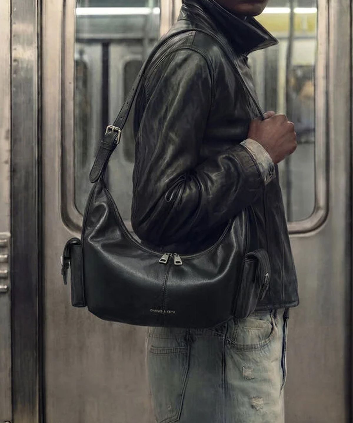찰스앤키스(CHARLES & KEITH) 라지 베시 사이드 포켓 호보백 CK2-80782833