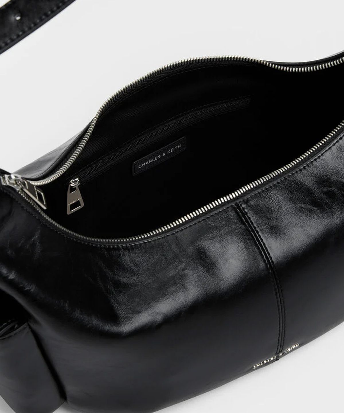 찰스앤키스(CHARLES & KEITH) 라지 베시 사이드 포켓 호보백 CK2-80782833