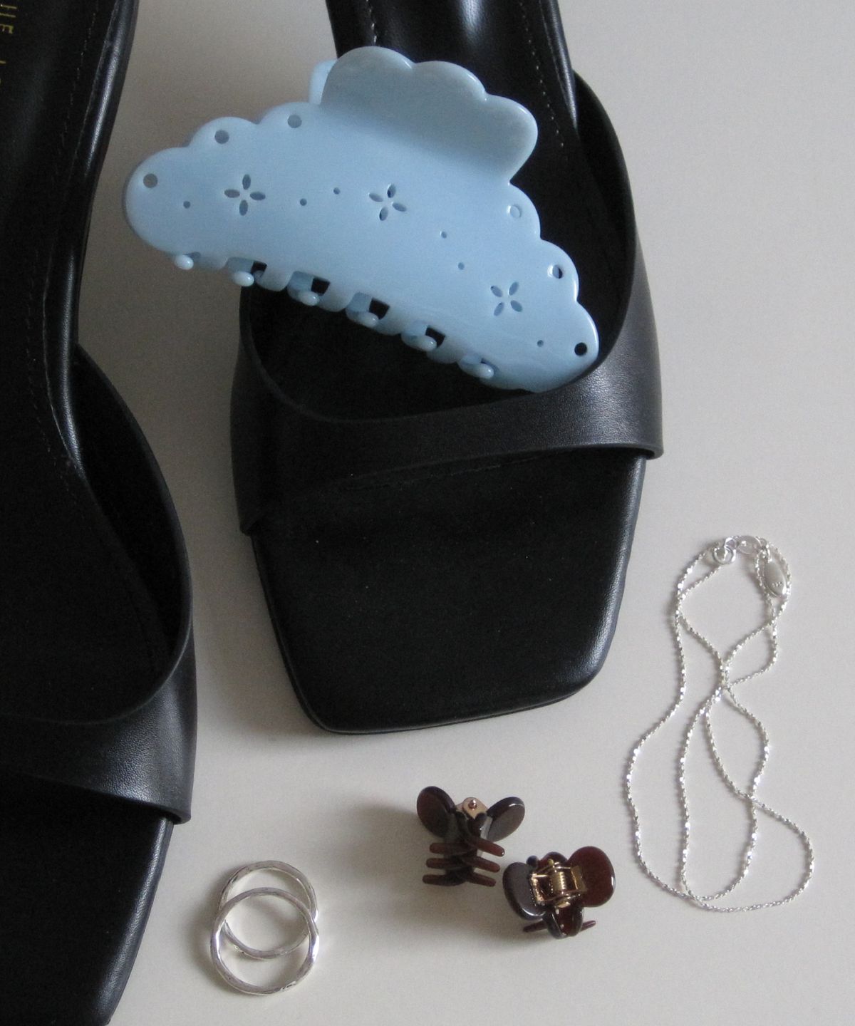 둥그런(DUNGEUREON) Baby Eyelet Hair pin (Sky Blue)