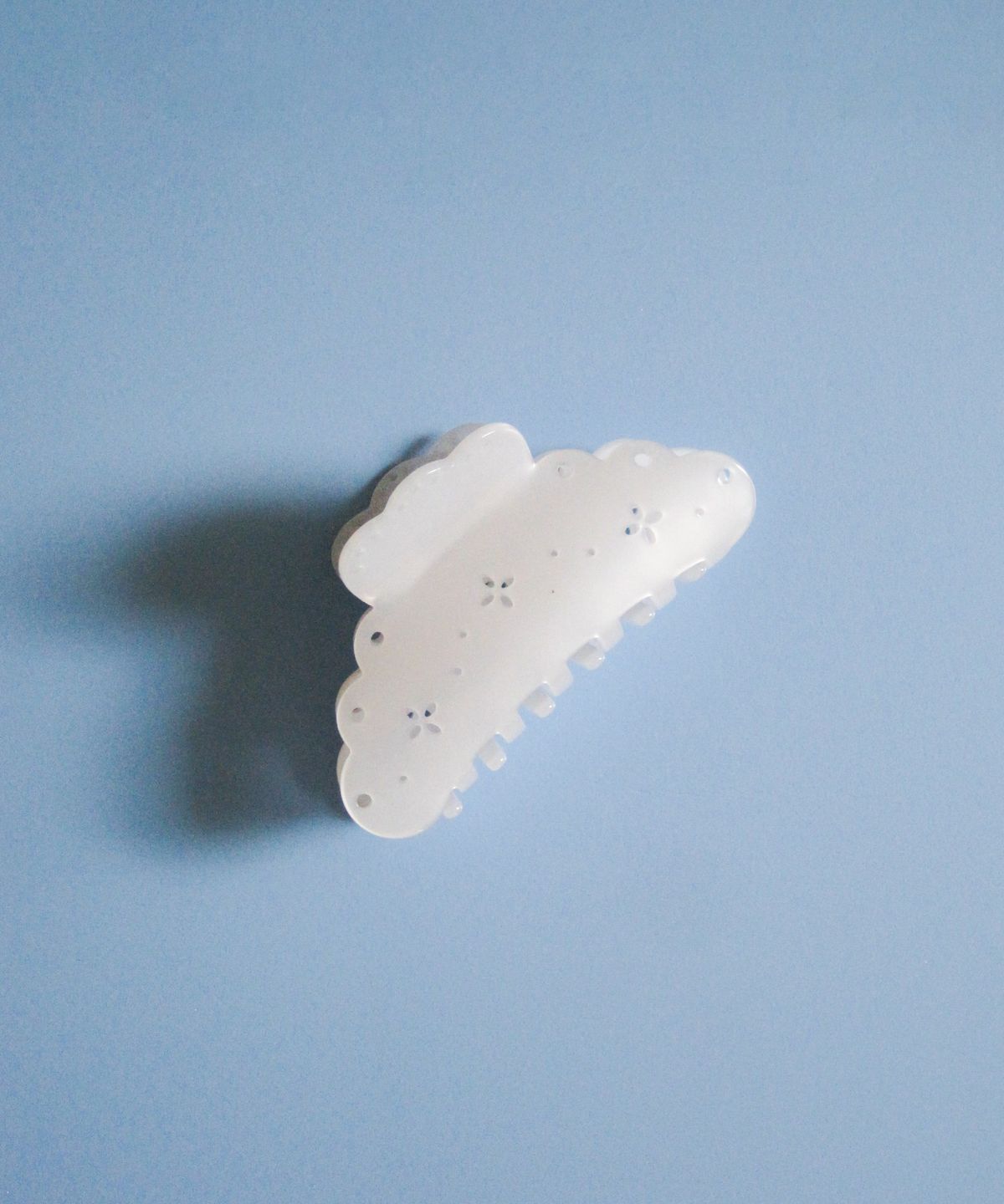 둥그런(DUNGEUREON) Baby Eyelet Hair pin (Ivory)