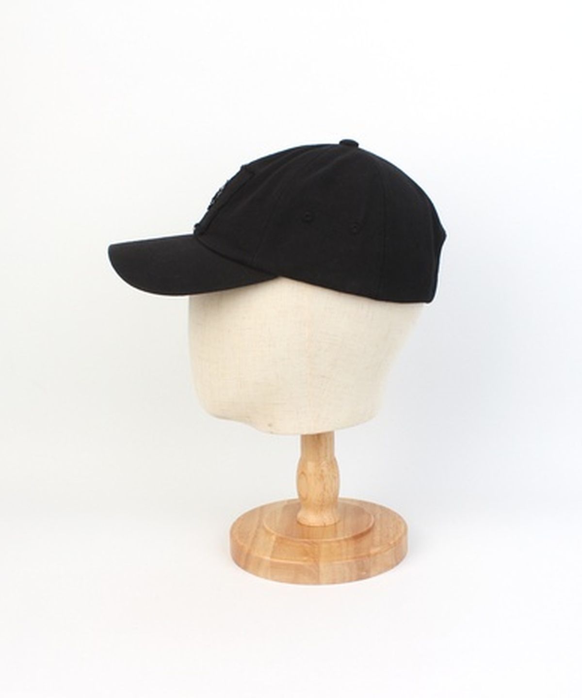 유니버셜 케미스트리(UNIVERSAL CHEMISTRY) Applique U Black Ballcap 워싱볼캡