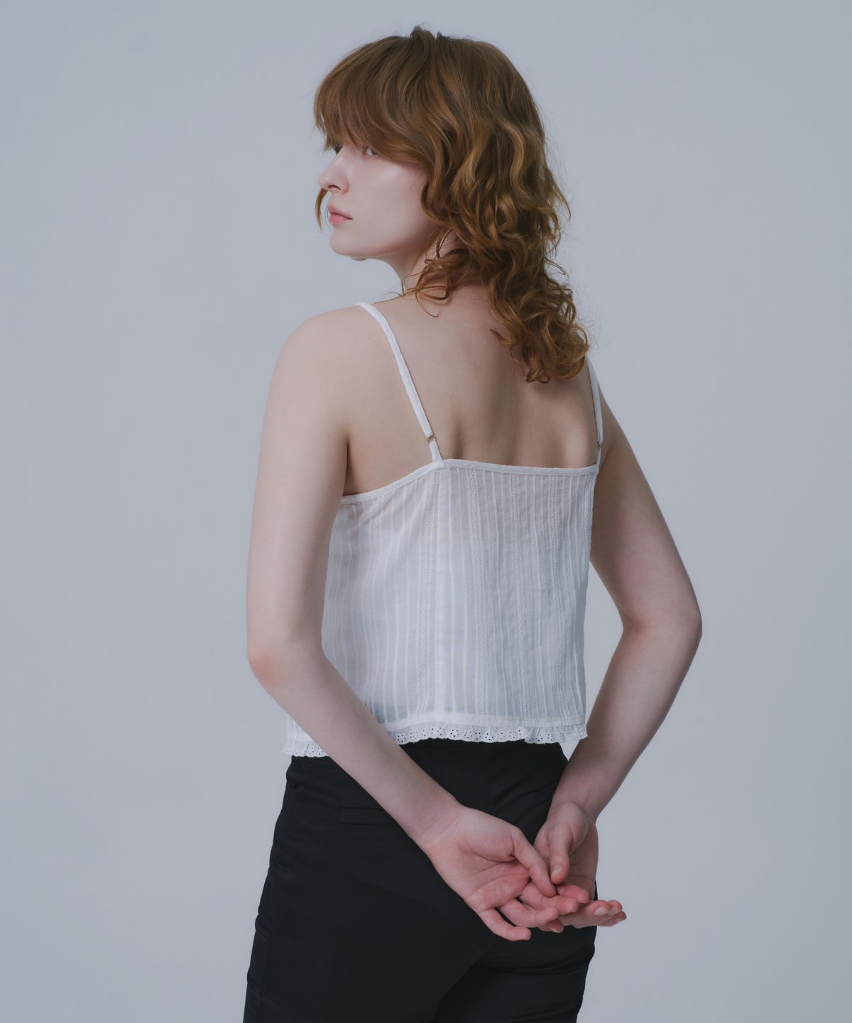 와르 포 우먼(WAARFORWOMAN) WS-10 레이스 나시 블라우스_화이트