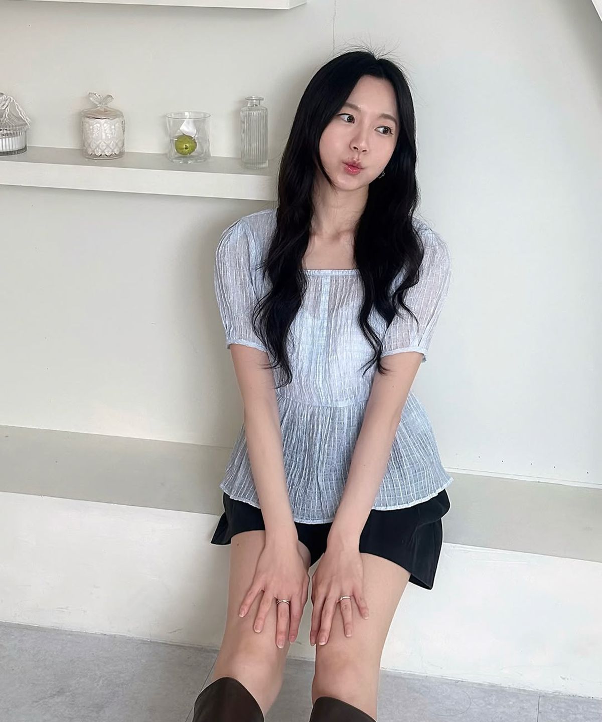 쥬시쥬디(JUCYJUDY) 스퀘어넥페플럼블라우스 J1BL324C