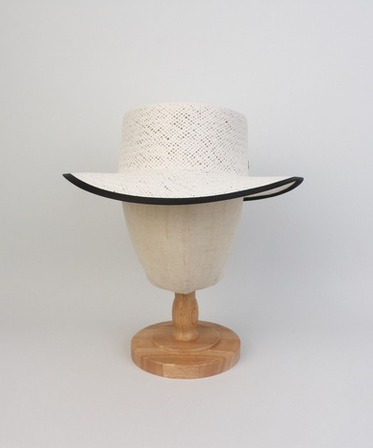 유니버셜 케미스트리(UNIVERSAL CHEMISTRY) Edge Taping White Simple Panama Hat 파나마햇
