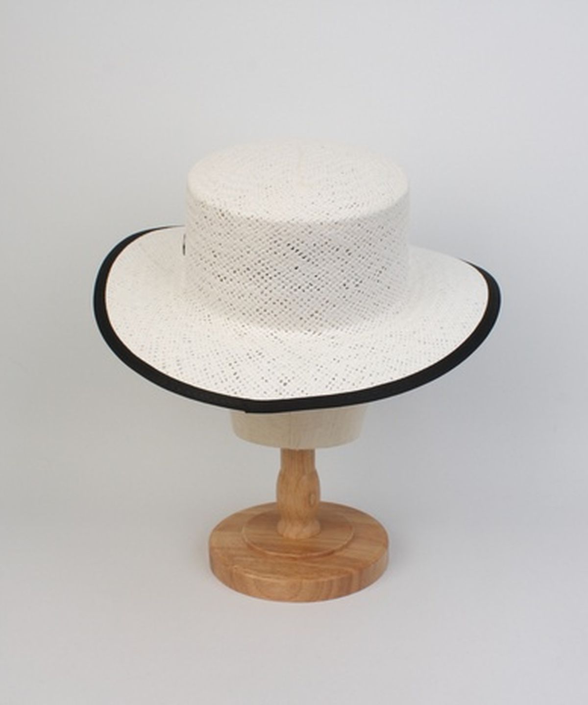 유니버셜 케미스트리(UNIVERSAL CHEMISTRY) Edge Taping White Simple Panama Hat 파나마햇