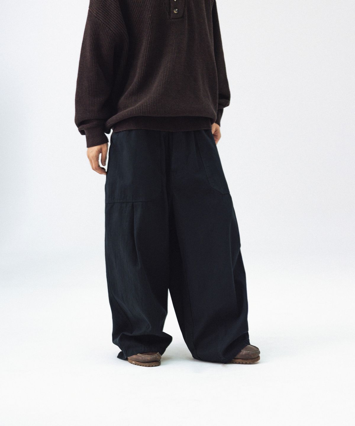 앵글런(ANGLAN) Herringbone Fatigue Balloon Pants - Black