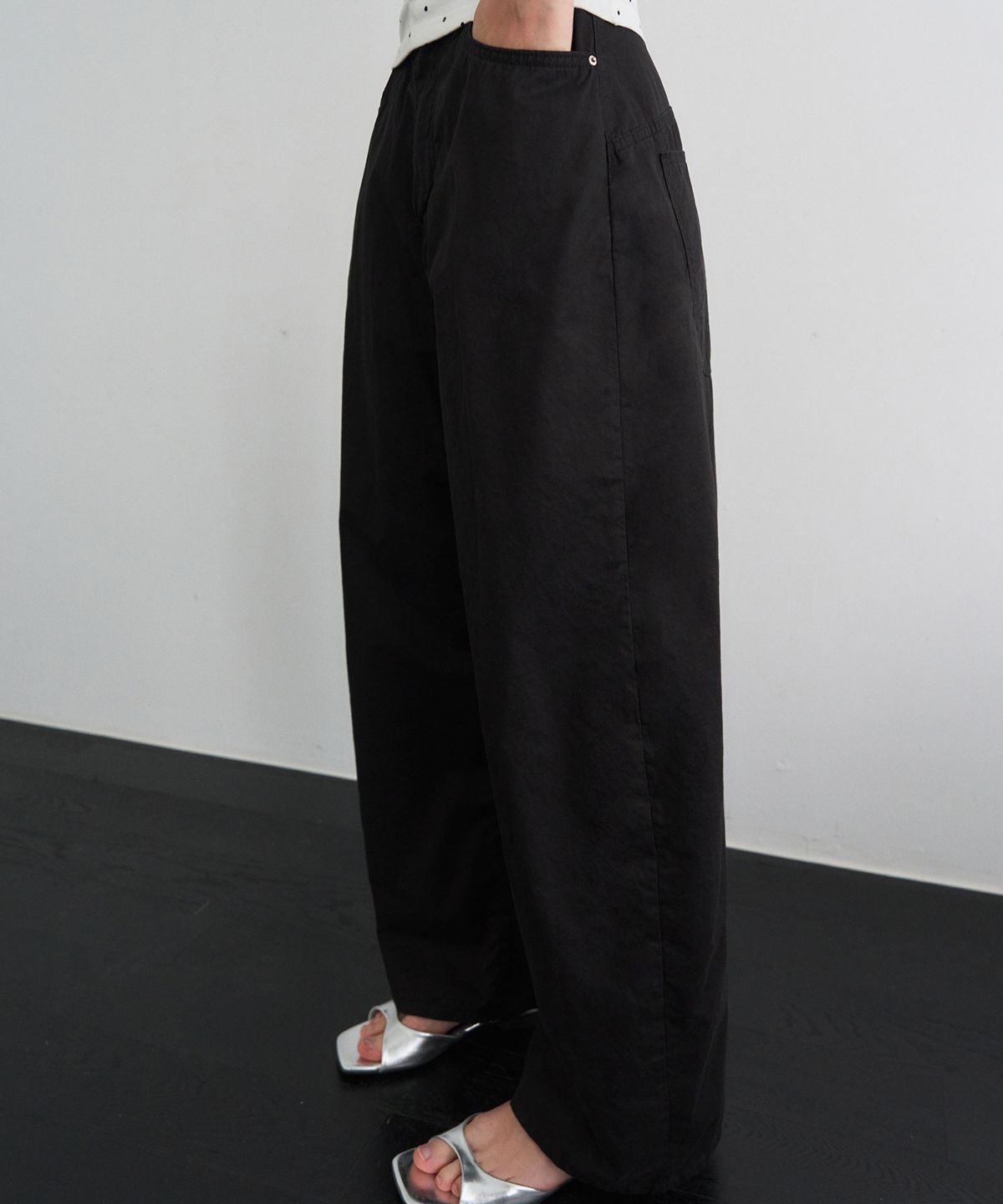 헤인트(HAINT) VELLON CRINKLE BALLOON PANTS 3COL_BLACK