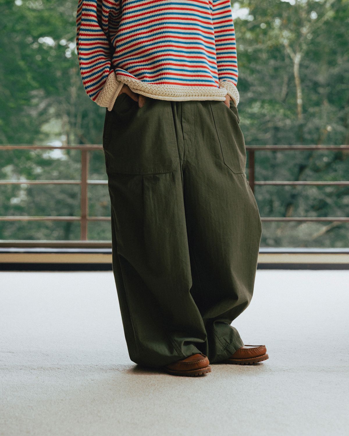 앵글런(ANGLAN) Herringbone Fatigue Balloon Pants - Khaki
