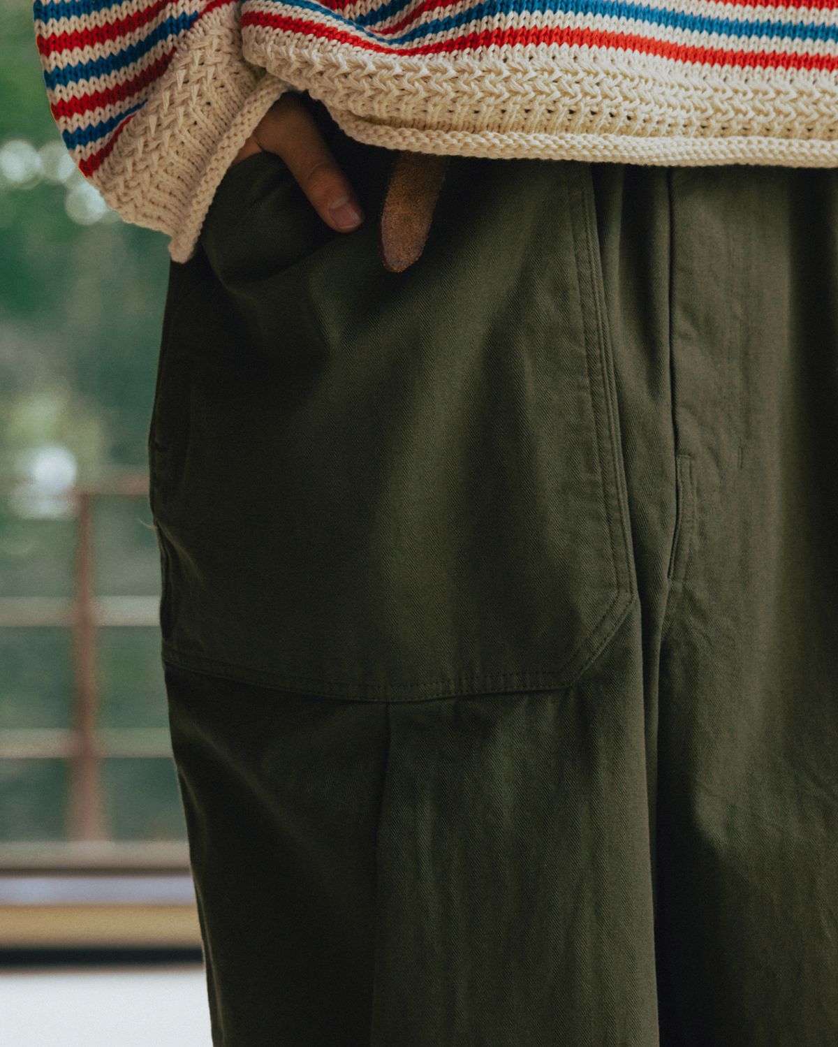 앵글런(ANGLAN) Herringbone Fatigue Balloon Pants - Khaki