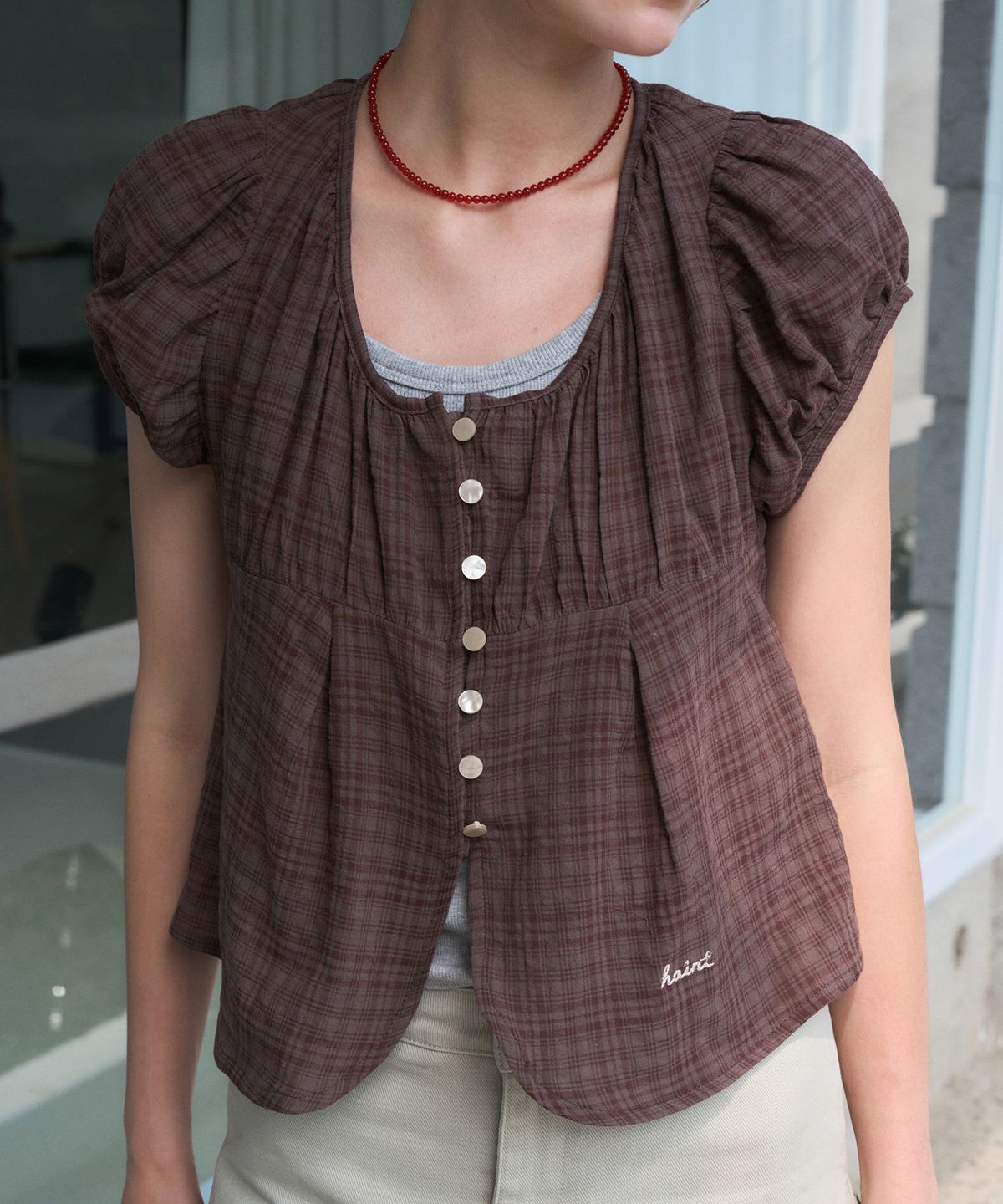 헤인트(HAINT) MAYEL CHECK PUFF EMBROIDERY BLOUSE _BROWN