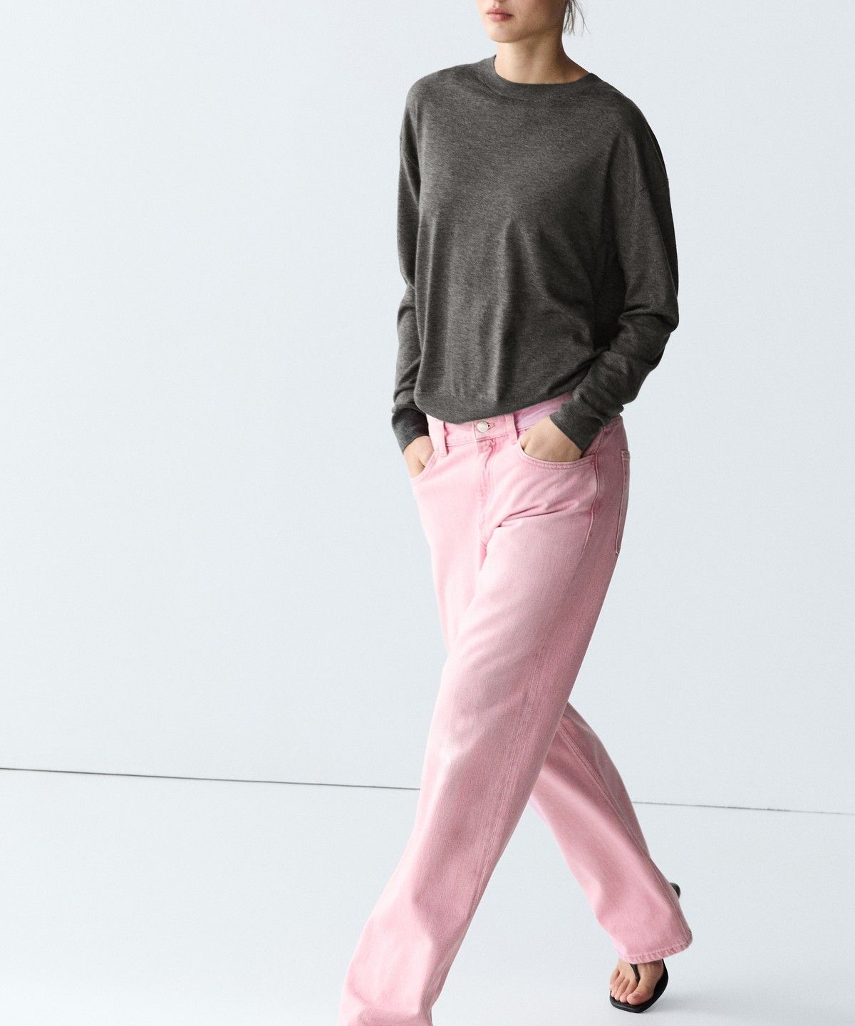 마시모두띠(MASSIMO DUTTI) 라운드넥 파인 니트 스웨터