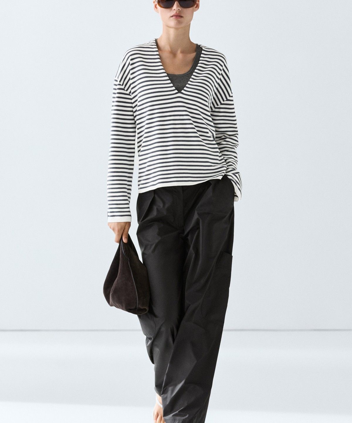 마시모두띠(MASSIMO DUTTI) 스트라이프 브이넥 니트 스웨터